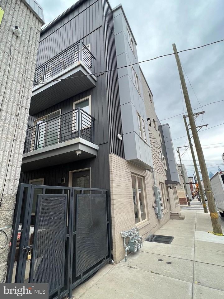 1441 Brown St #2 - Photo 2 of 11