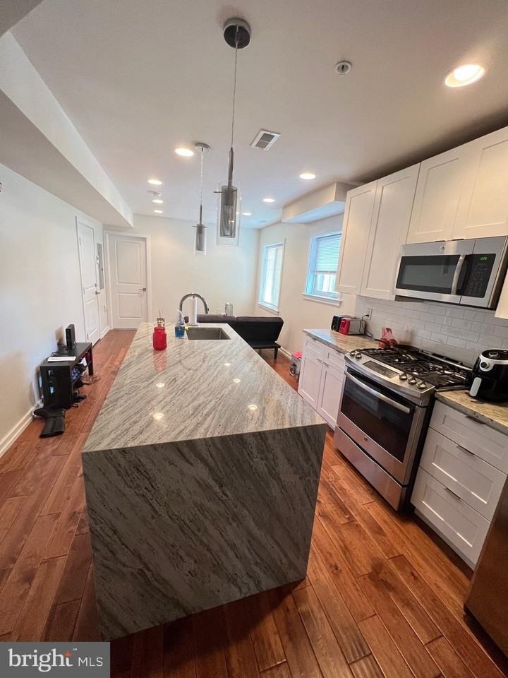 1441 Brown St #2 - Photo 4 of 11