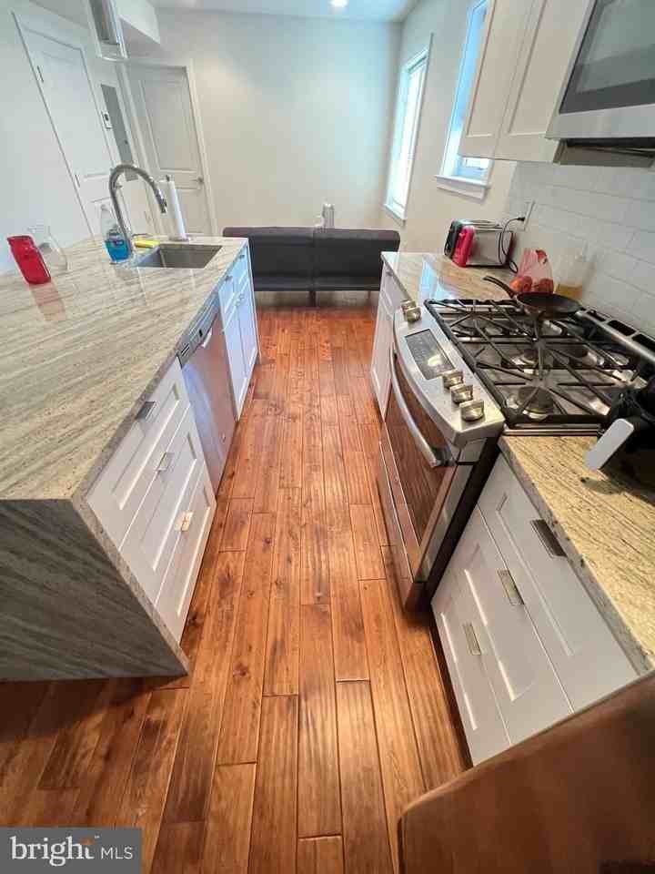 1441 Brown St #2 - Photo 5 of 11