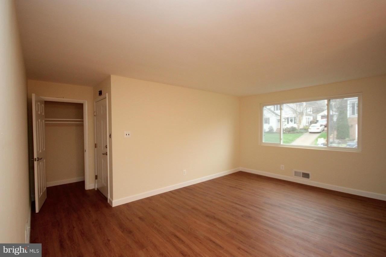 1901 N Quebec St - Photo 4 of 21