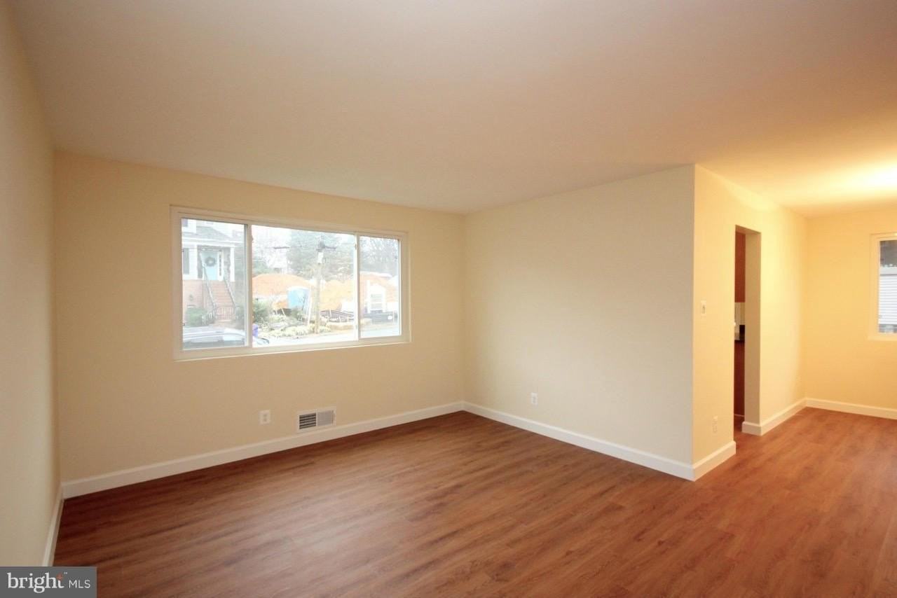 1901 N Quebec St - Photo 5 of 21