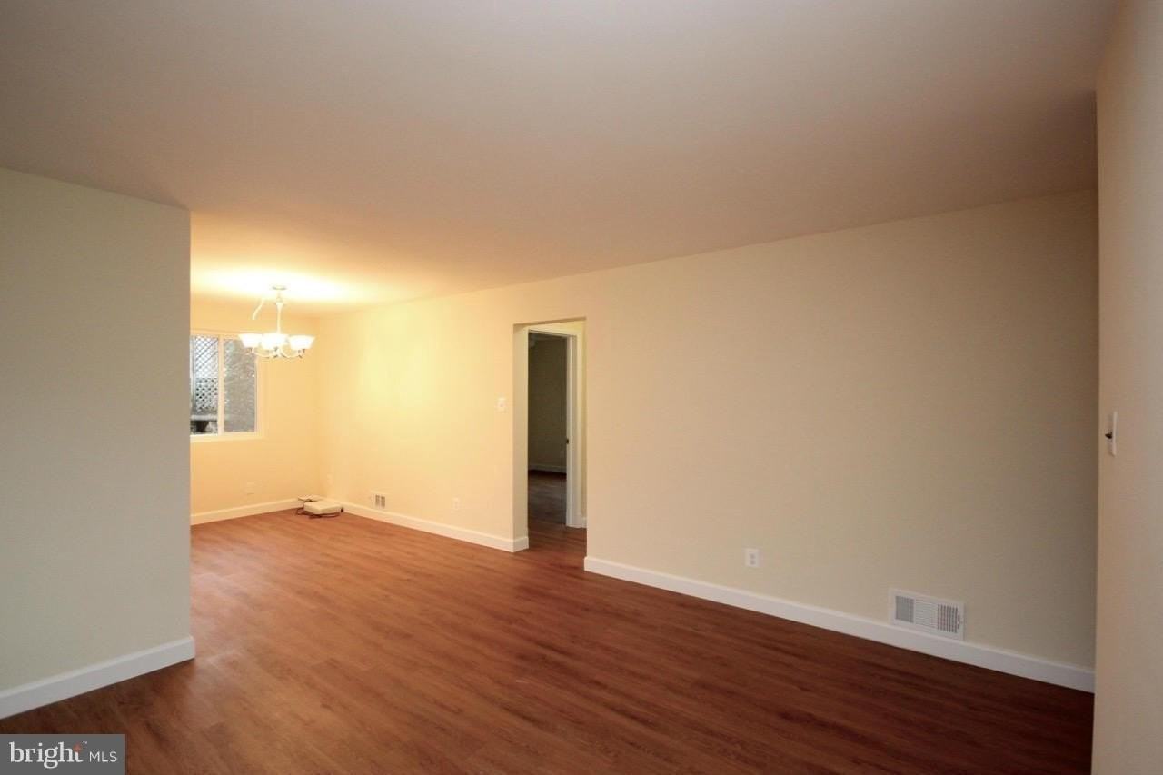 1901 N Quebec St - Photo 6 of 21