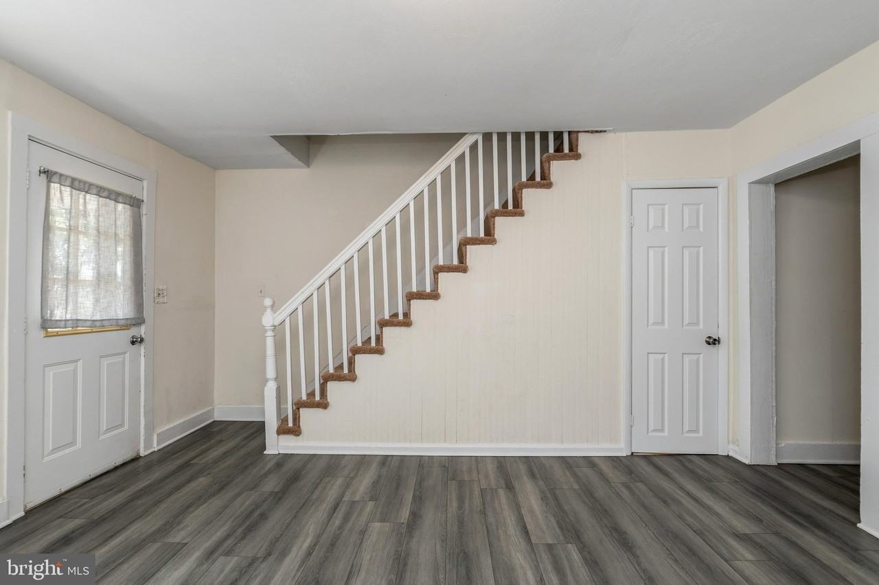 319 1/2 Wolfe St - Photo 4 of 27
