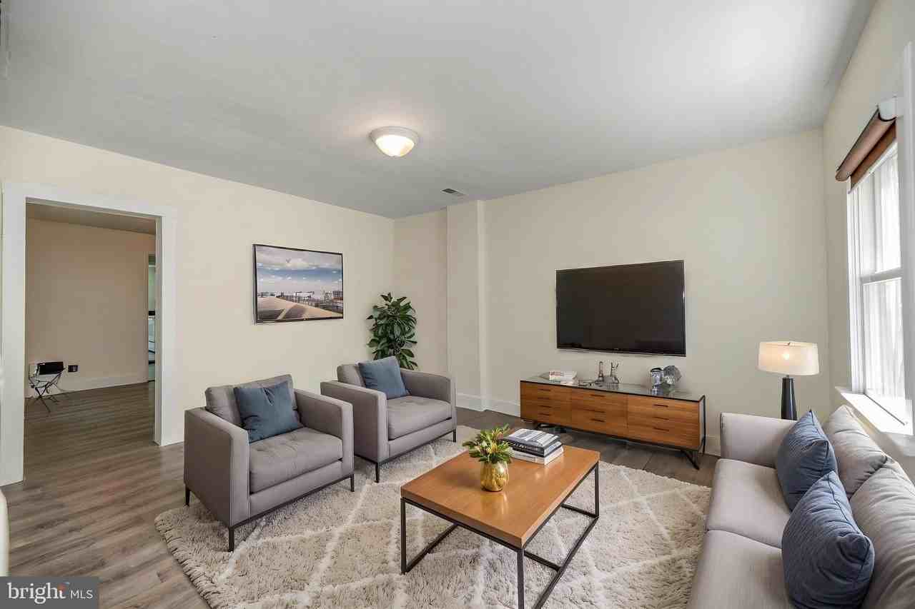 319 1/2 Wolfe St - Photo 6 of 27