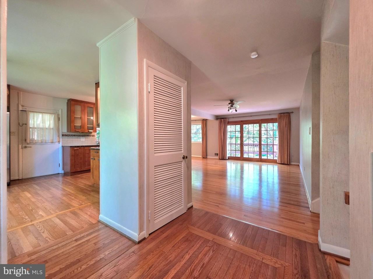 2215 Collingwood Rd - Photo 3 of 40
