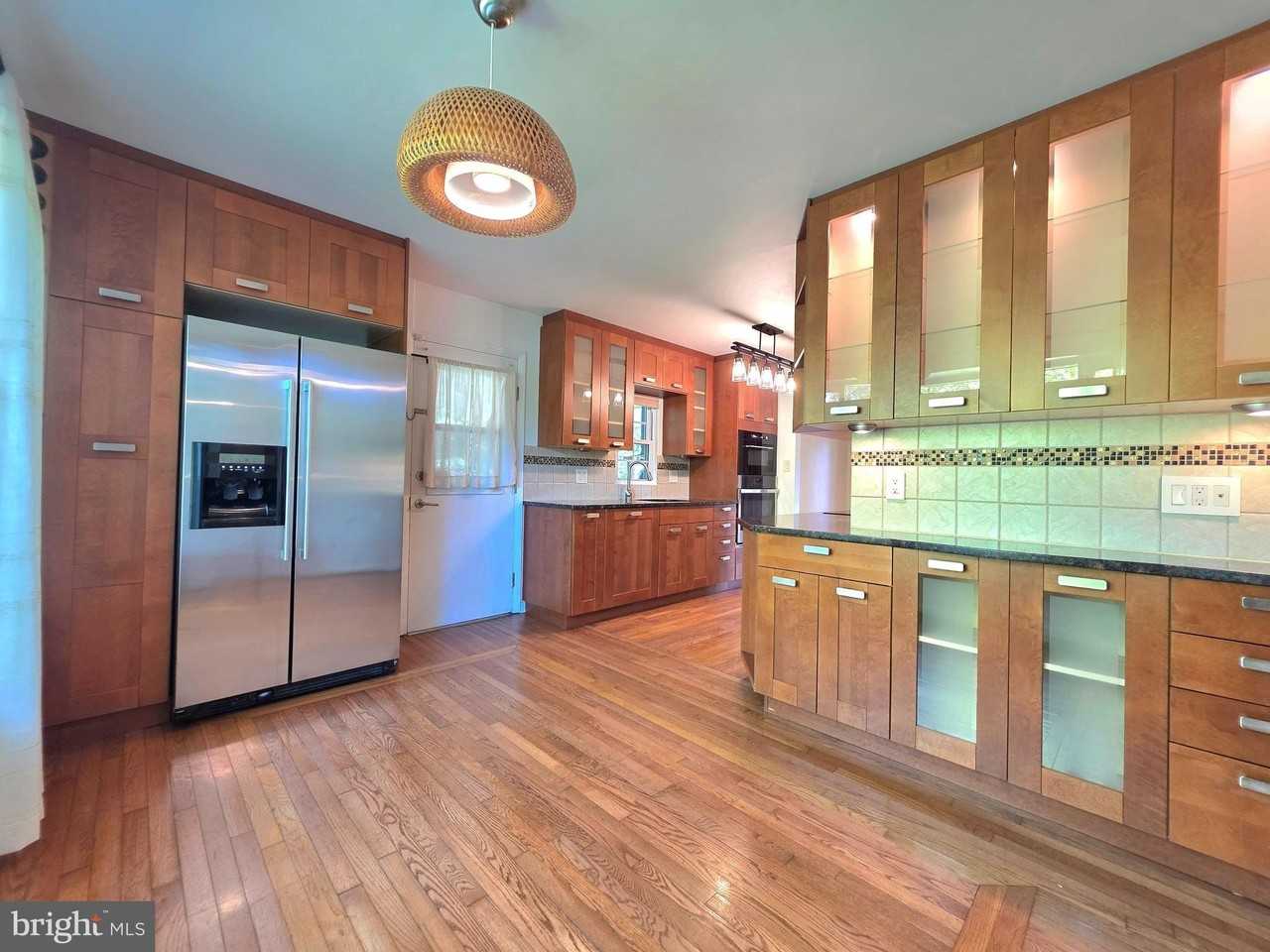 2215 Collingwood Rd - Photo 6 of 40