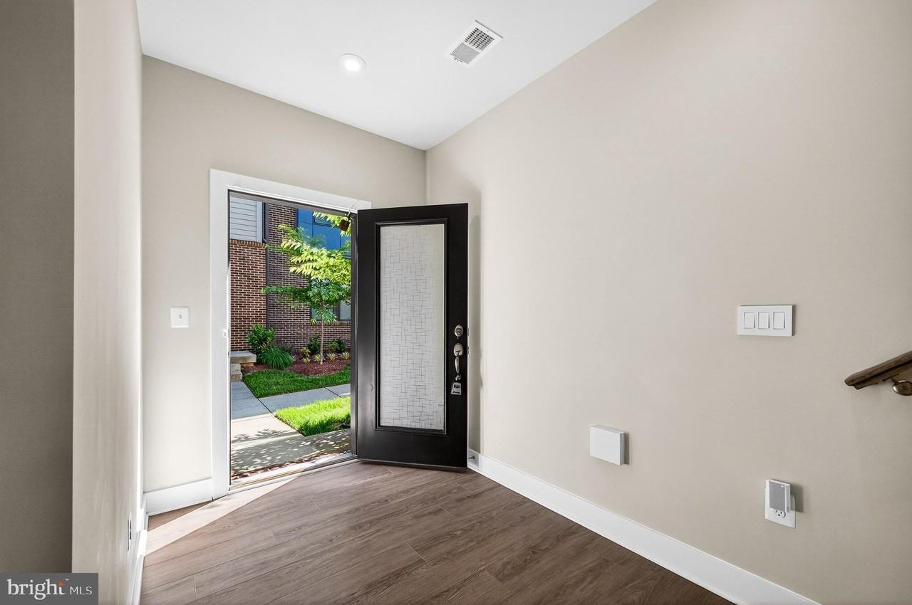 2421 Liberty Loop - Photo 3 of 31