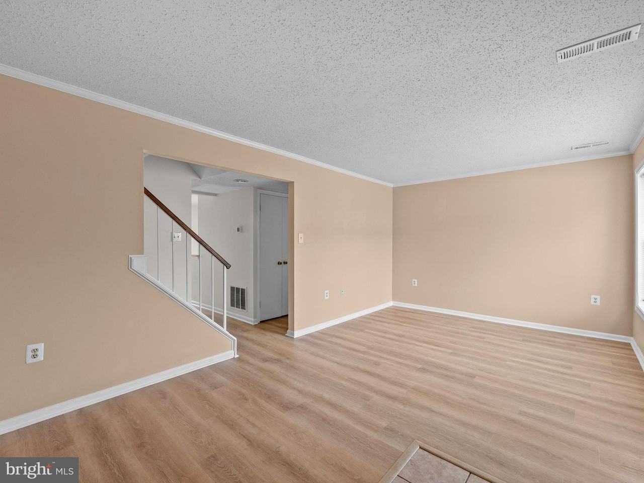 2178 Mager Dr - Photo 2 of 20