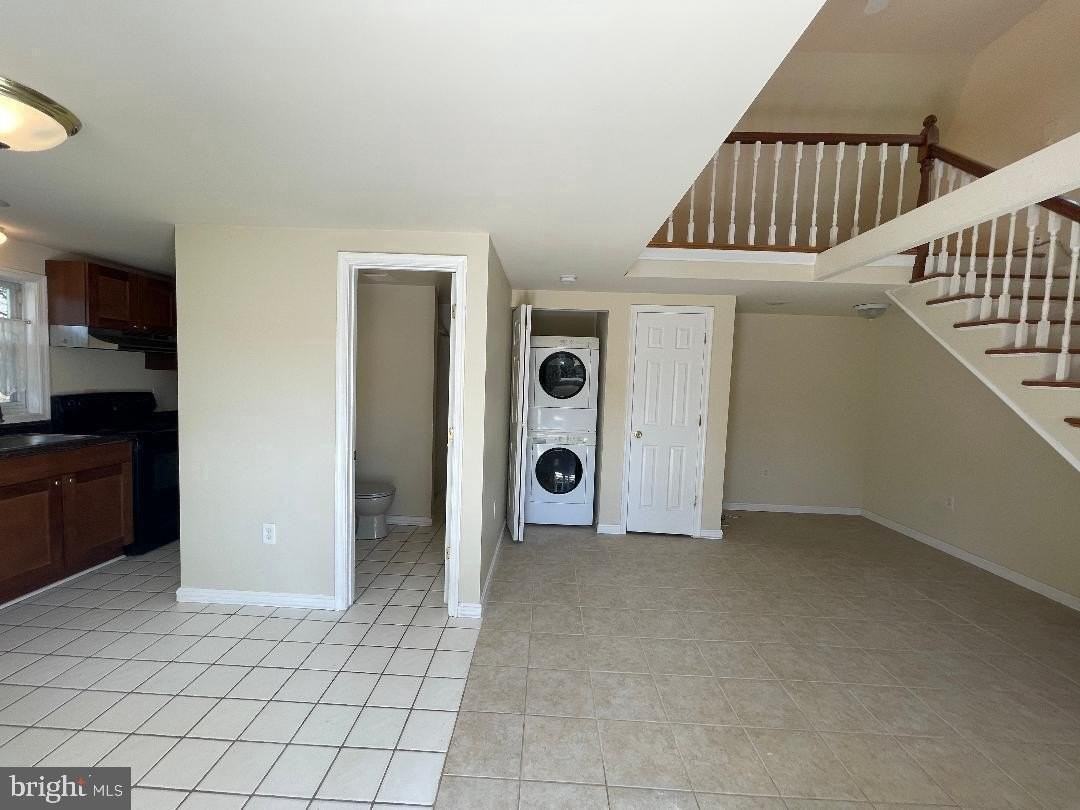 624 Walker Rd Apt D - Photo 3 of 11