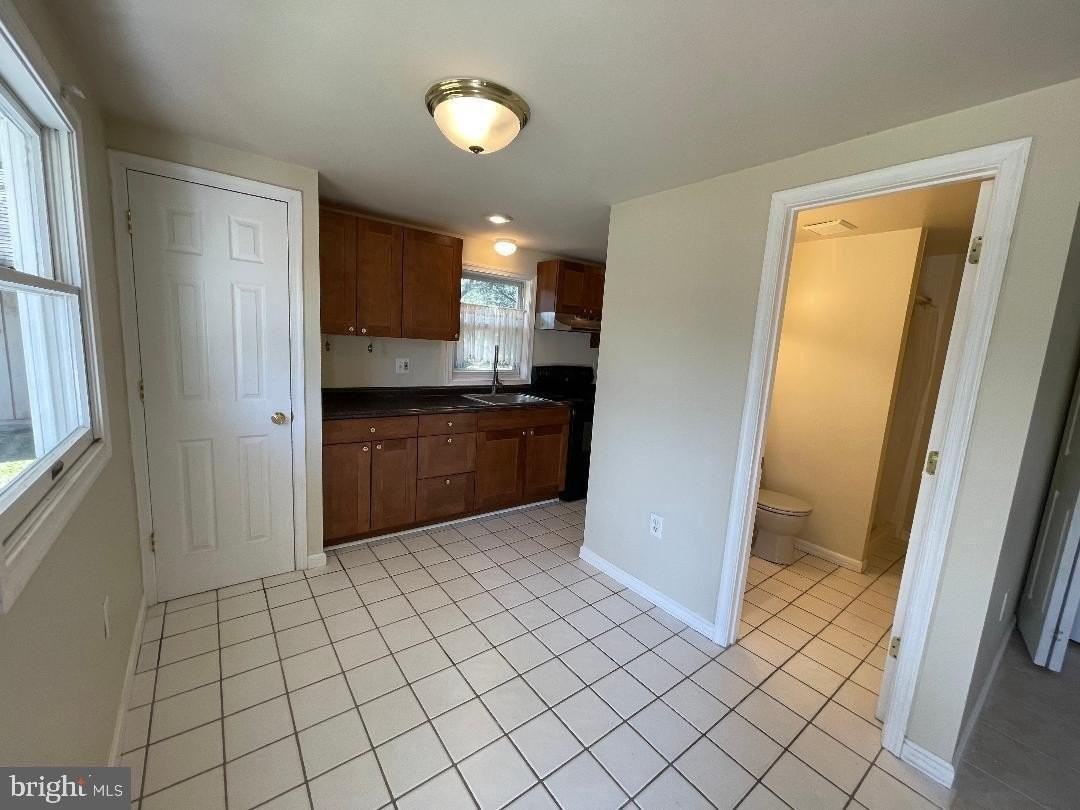 624 Walker Rd Apt D - Photo 4 of 11