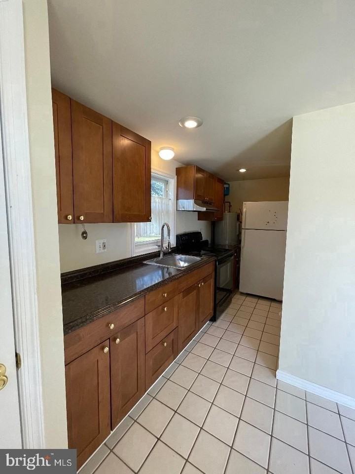 624 Walker Rd Apt D - Photo 6 of 11