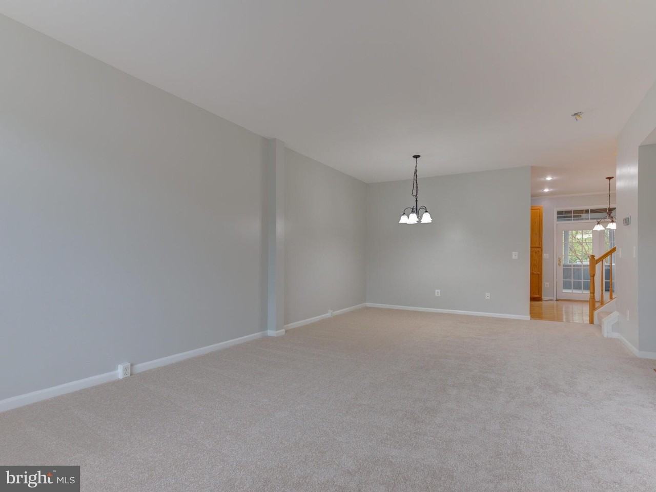 20362 Hartwell St - Photo 5 of 39