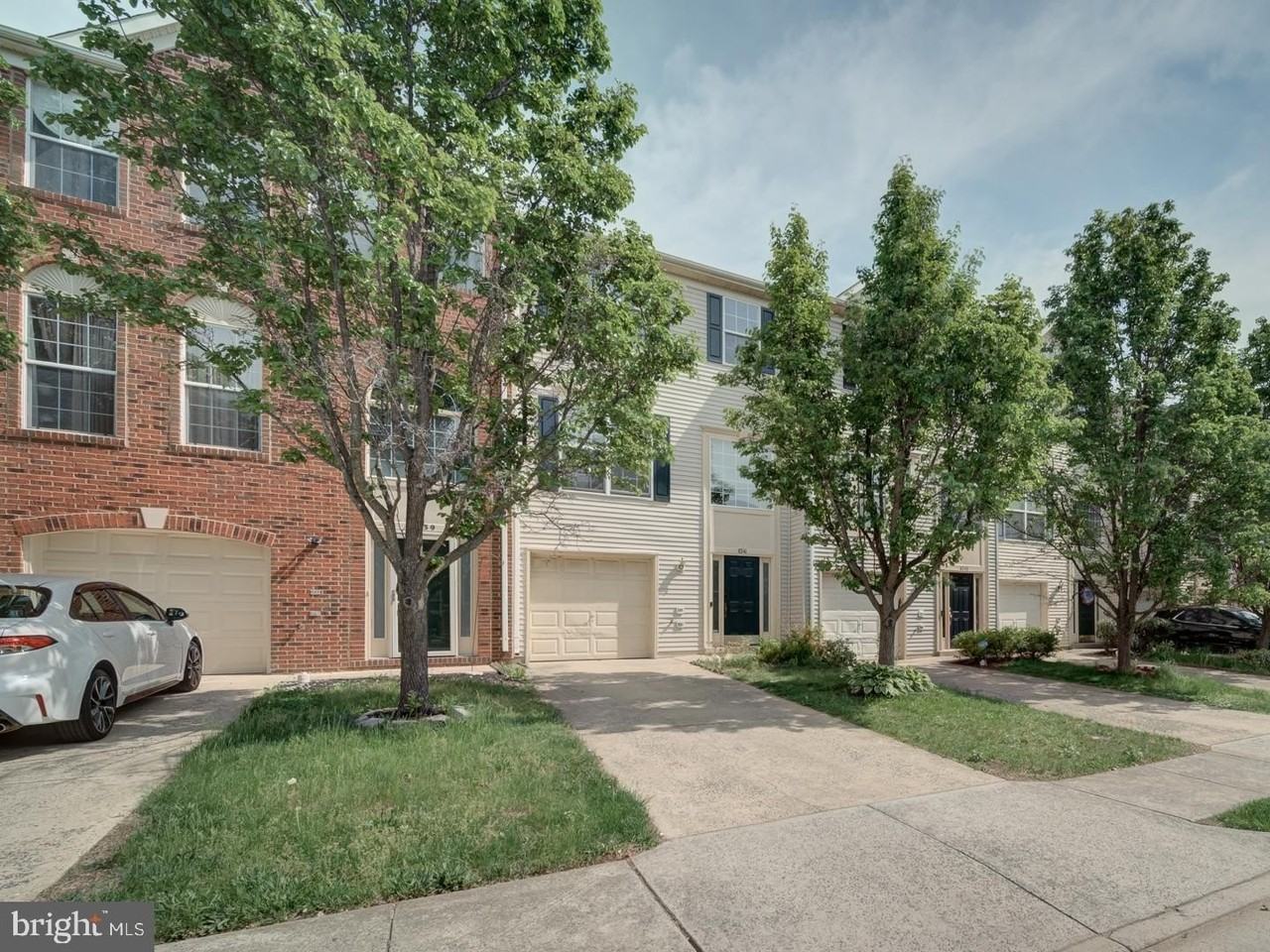 8241 Humphrey Ln - Photo 2 of 50