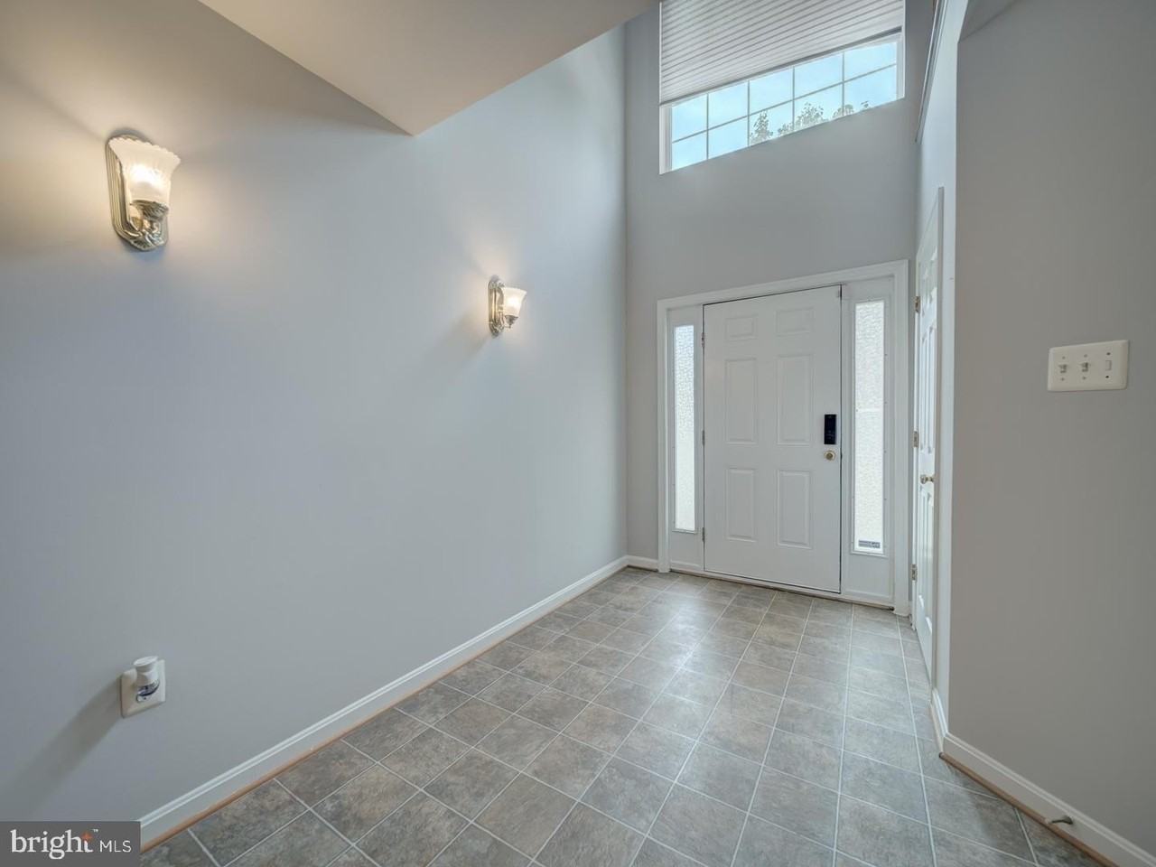 8241 Humphrey Ln - Photo 5 of 50