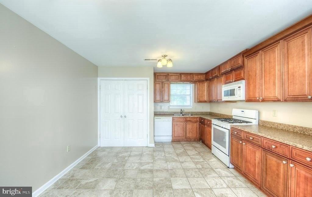 5678 Sutter Ln - Photo 4 of 20