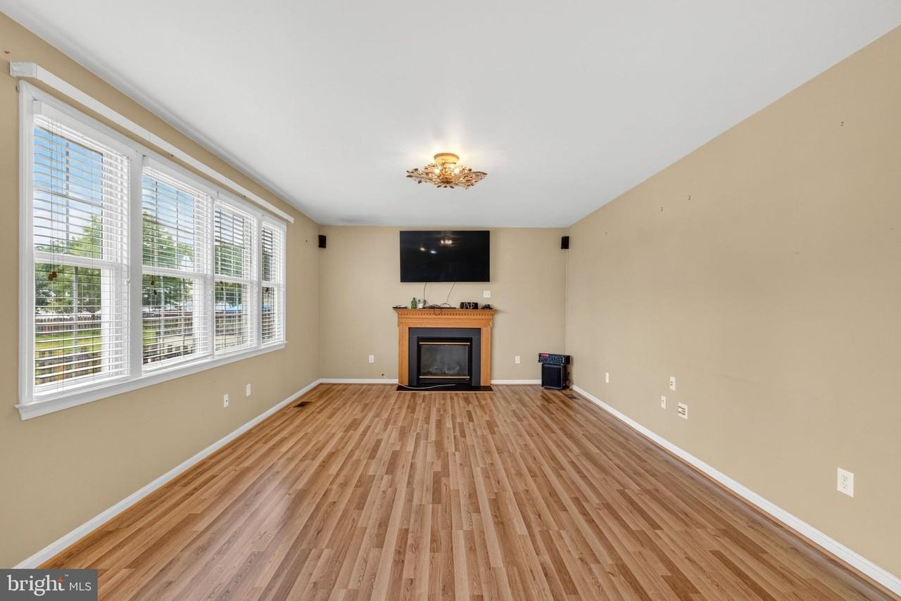 33 Wild Rose Dr - Photo 4 of 22