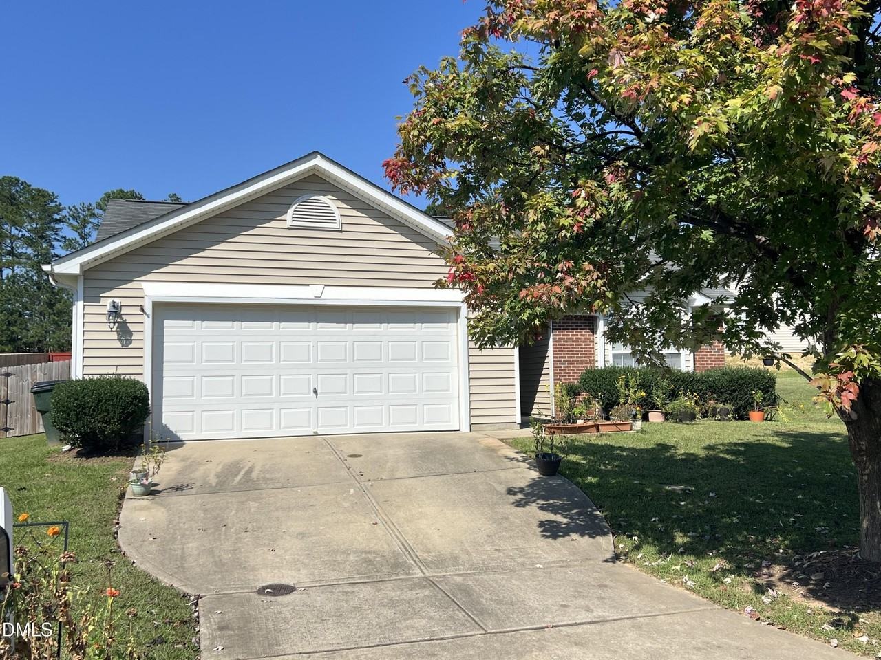 1420 Dexter Ridge Dr - Photo 2 of 17