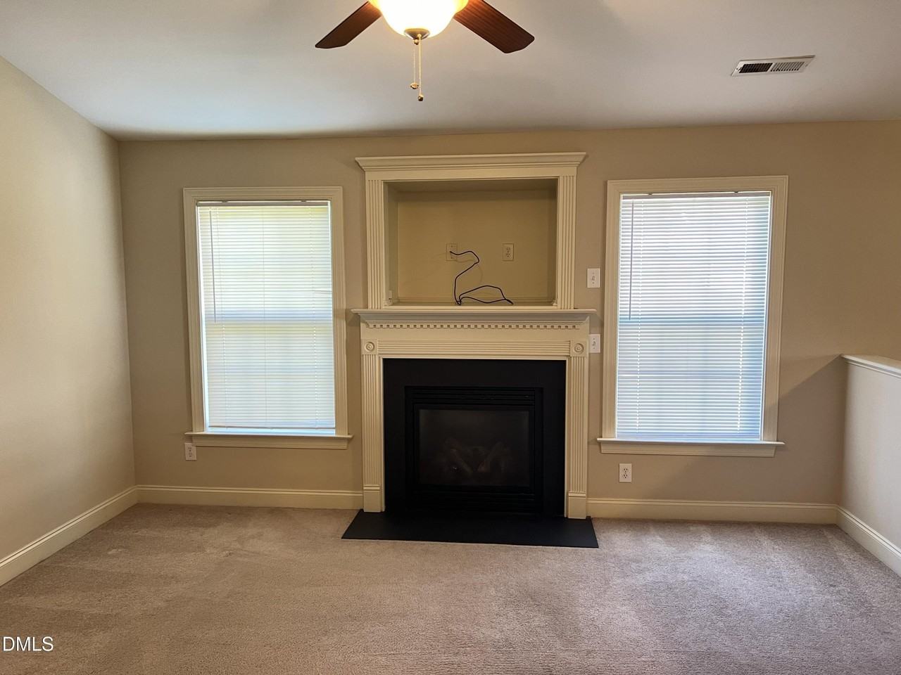 1420 Dexter Ridge Dr - Photo 3 of 17