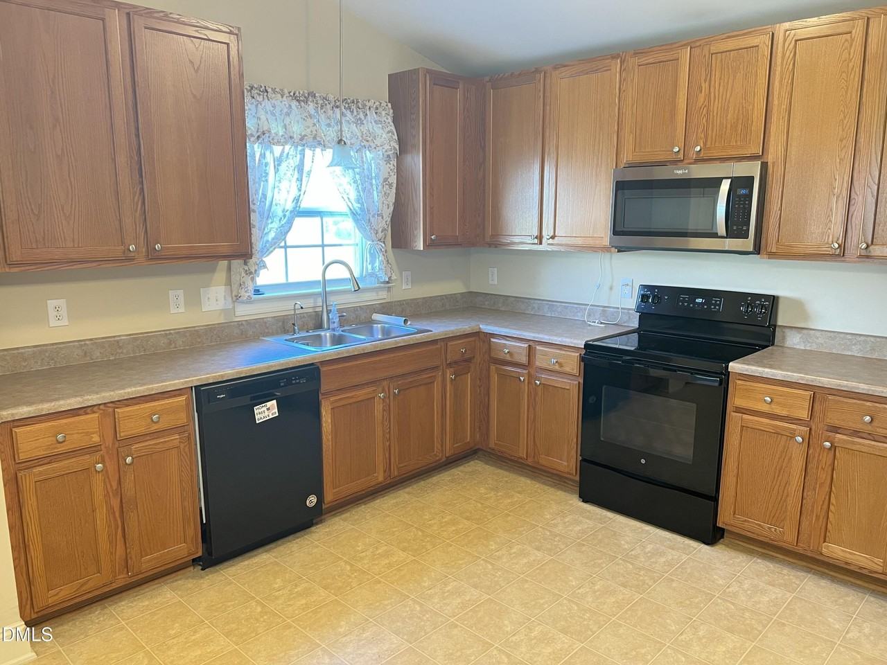 1420 Dexter Ridge Dr - Photo 6 of 17
