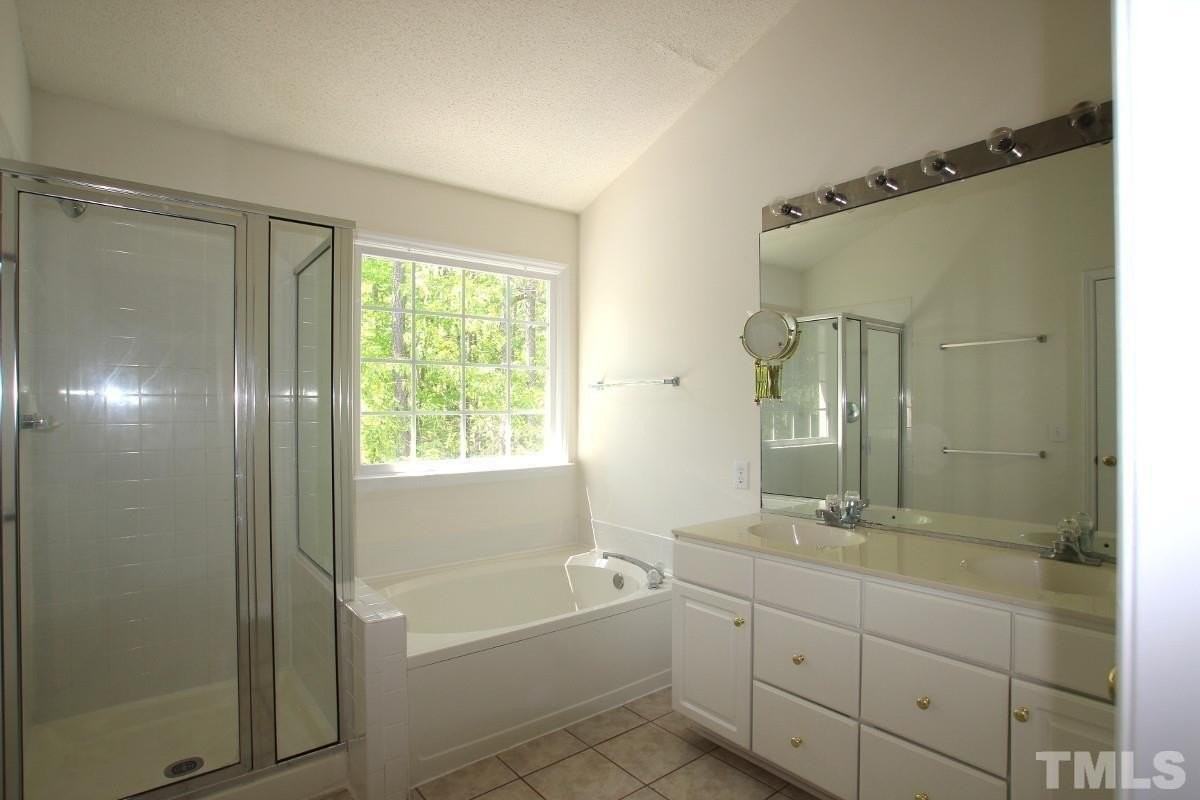 208 Ashley Brook Ct - Photo 7 of 15