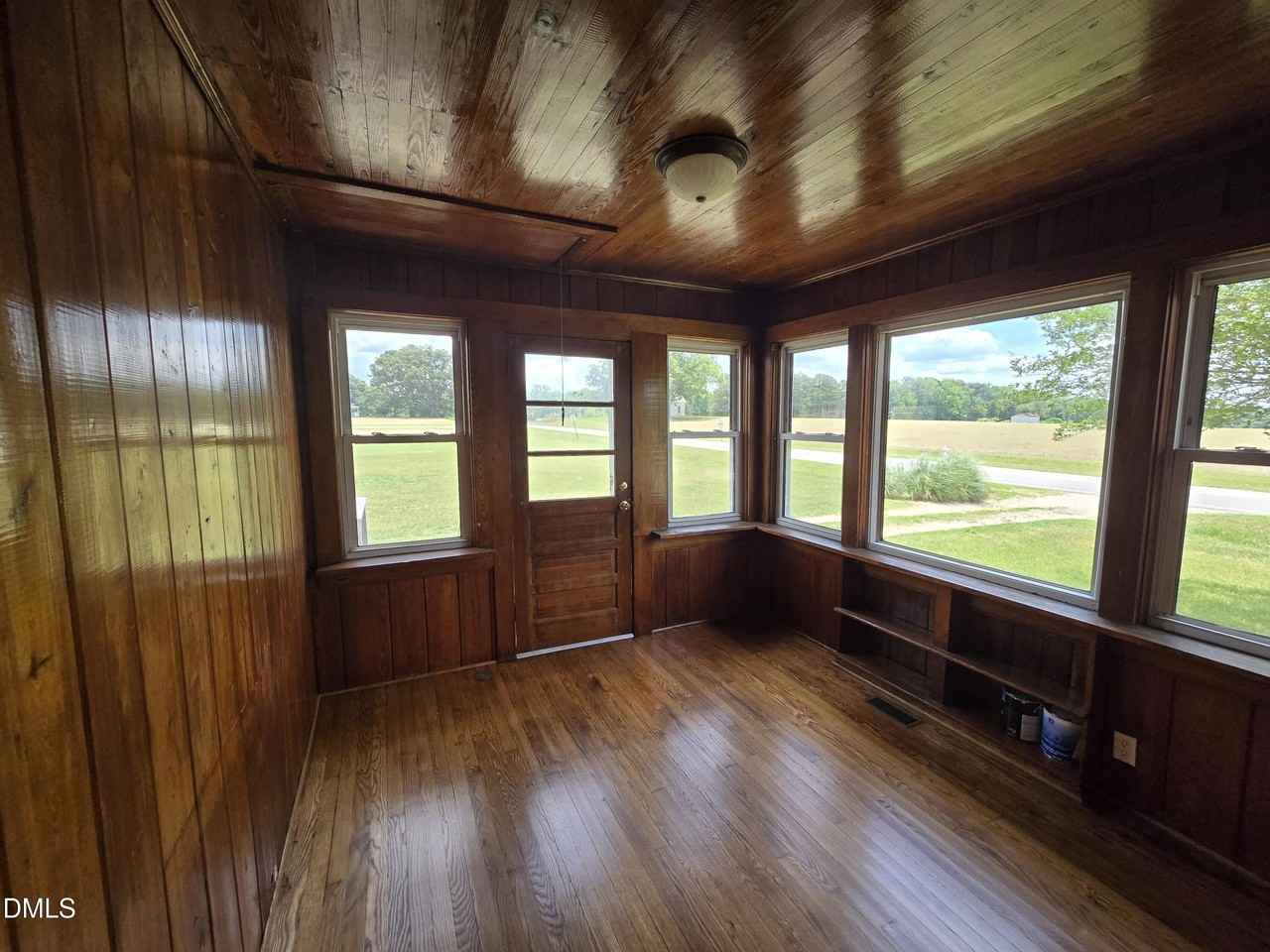 10101 Debnam Rd - Photo 6 of 16