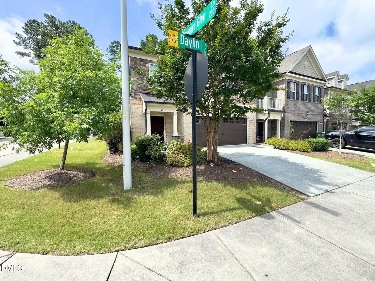 403 Daylin Dr - Photo 2 of 50