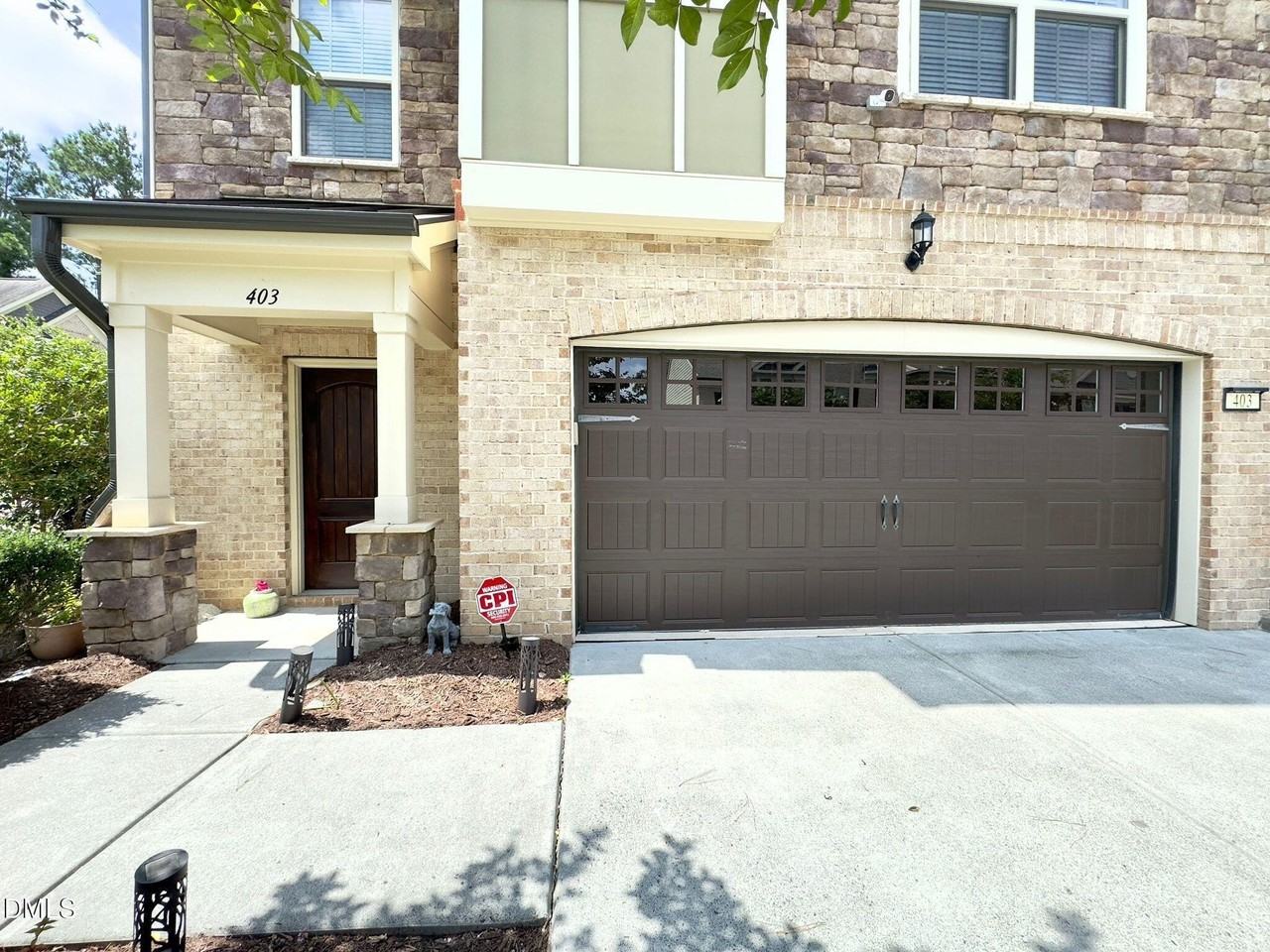403 Daylin Dr - Photo 3 of 50