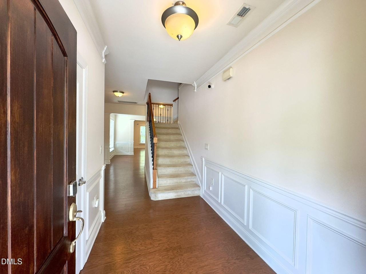 403 Daylin Dr - Photo 4 of 50
