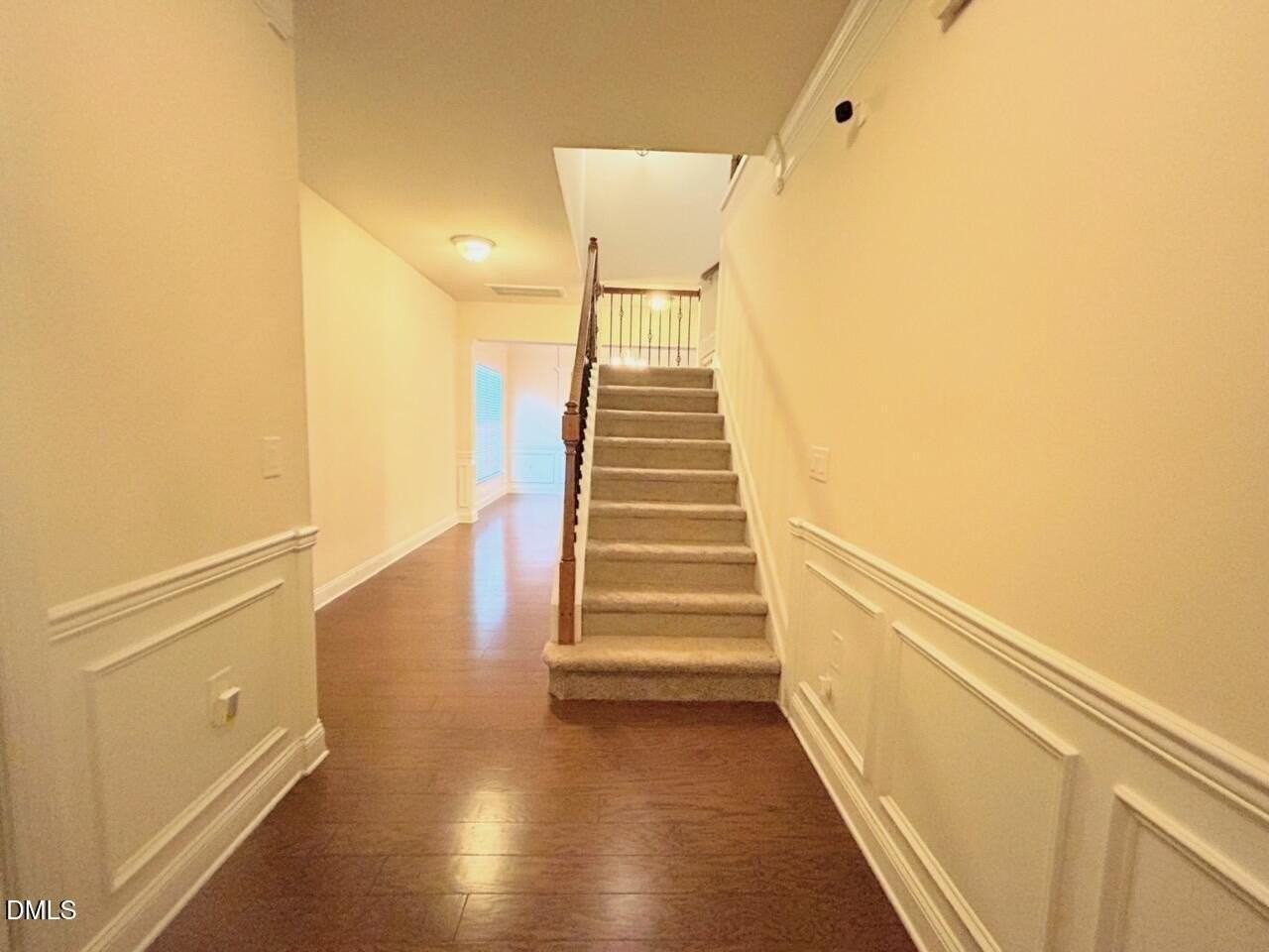 403 Daylin Dr - Photo 5 of 50