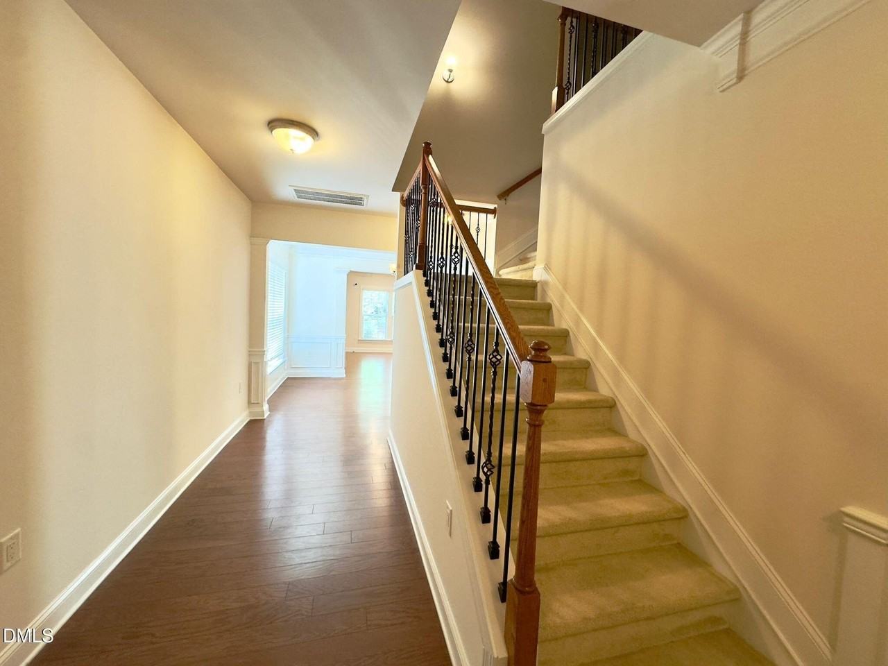 403 Daylin Dr - Photo 7 of 50