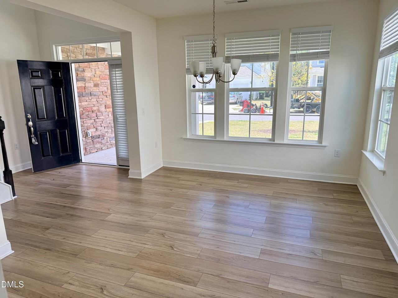 95 Silent Brook Trl - Photo 4 of 15