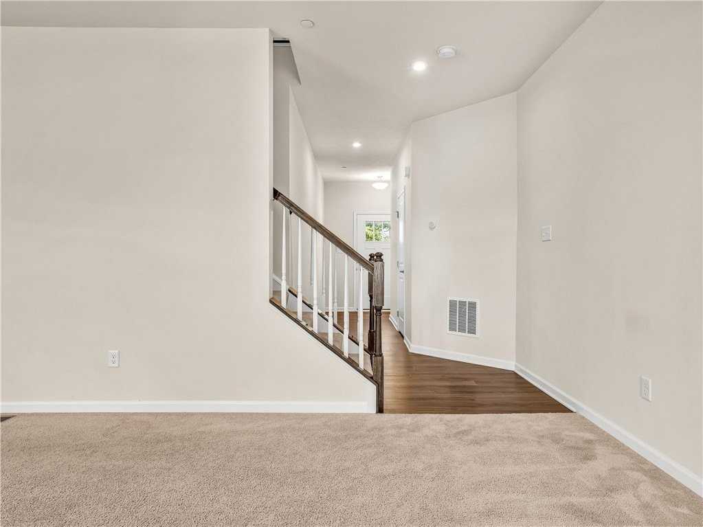 216 Cranesbill Dr - Photo 4 of 45