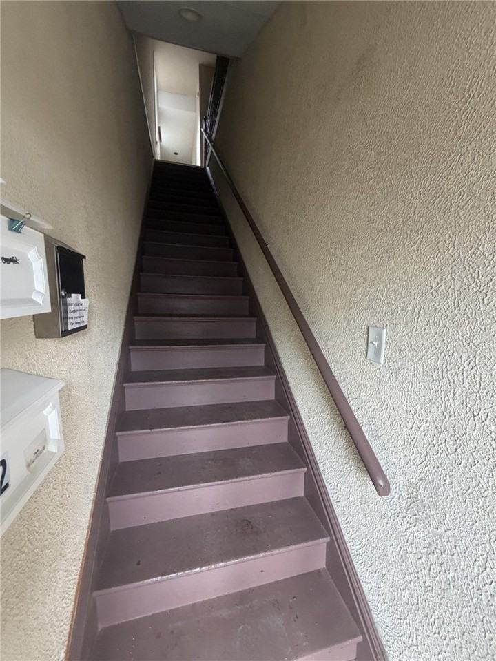 546 California Ave - Photo 3 of 17