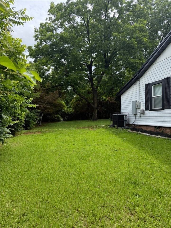 112 Simmons St - Photo 3 of 26