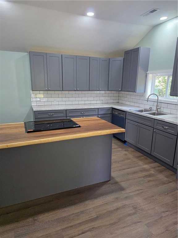 112 Simmons St - Photo 5 of 26