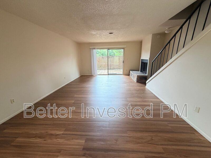 976 Marlene St - Photo 2 of 11