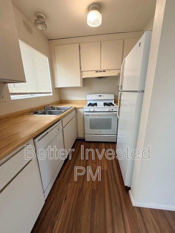 976 Marlene St - Photo 3 of 11
