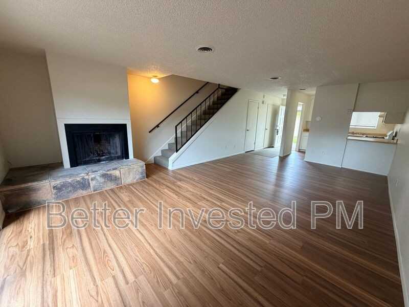 976 Marlene St - Photo 4 of 11