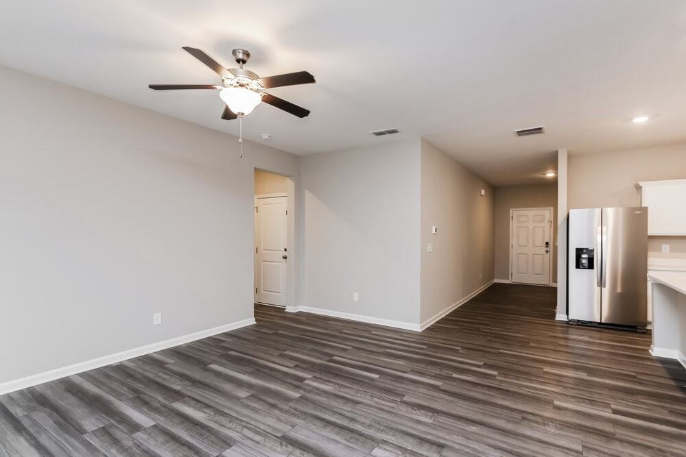 99 Hyde Park - Photo 4 of 20