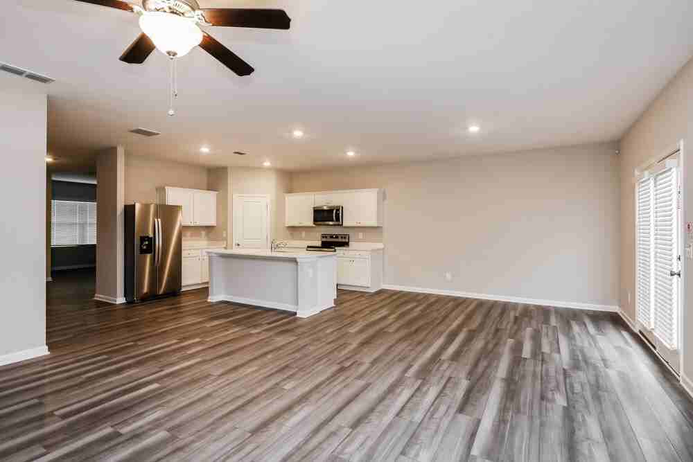 99 Hyde Park - Photo 5 of 20
