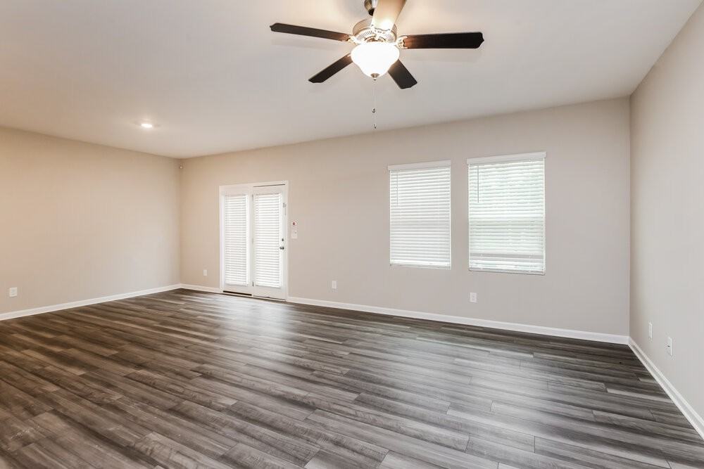 99 Hyde Park - Photo 7 of 20