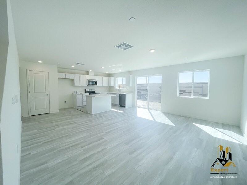 8016 Whippersnapper Way - Photo 2 of 10