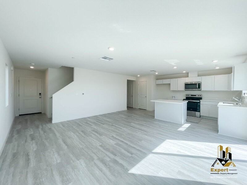 8016 Whippersnapper Way - Photo 3 of 10