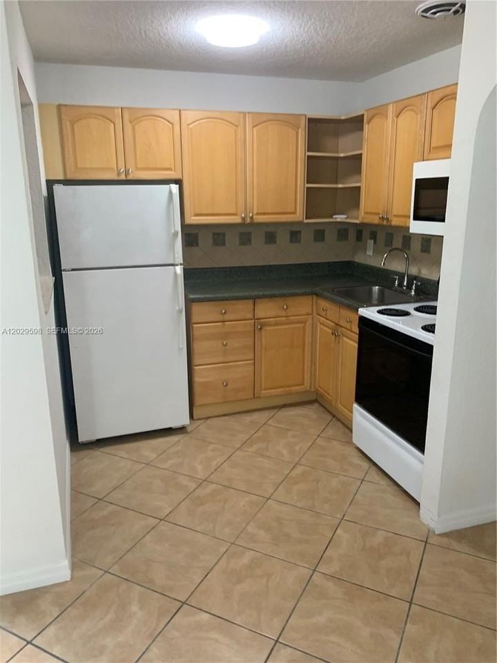5616 Arthur St #N - Photo 5 of 11