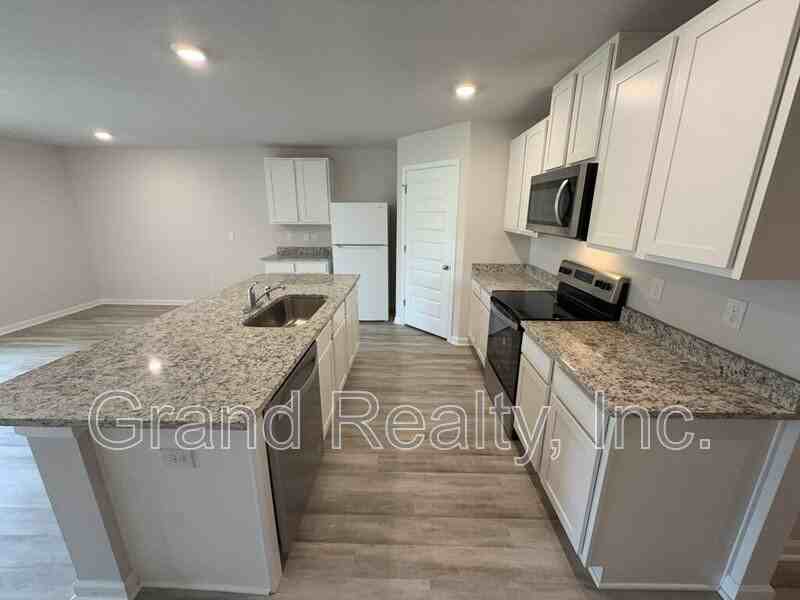 9330 Tara Cir - Photo 4 of 23