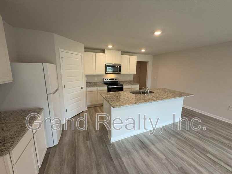 9330 Tara Cir - Photo 5 of 23