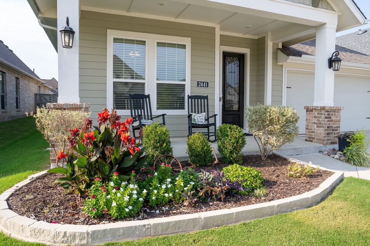 2441 Lazy Dog Ln - Photo 2 of 40