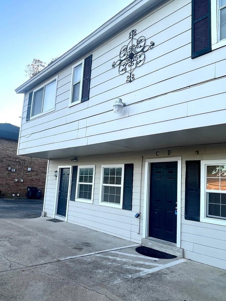 307 E Mitchell St #C