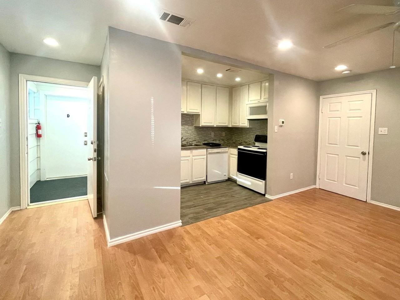 307 E Mitchell St #C - Photo 2 of 16