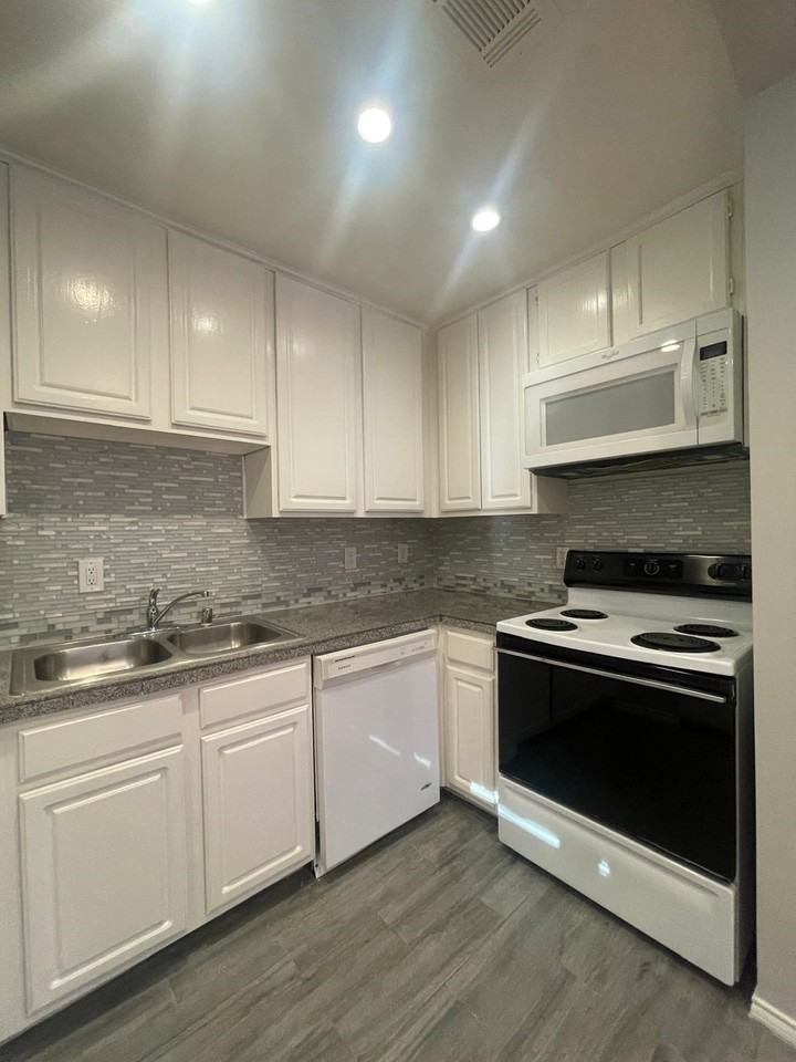 307 E Mitchell St #C - Photo 5 of 16
